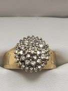 Beatiful 14K yellow gold and diamond cluster ring