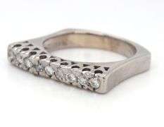 14kt White gold 0.20ctw diamond flat band