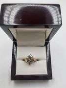 Absolutely gorgeous 14k yellow gold and diamond cluster ring