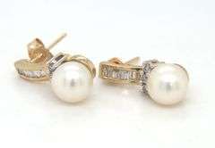 10kt Yellow gold pearl and round brilliant and baguette cut diamond earrings