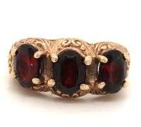 Beautiful 9K YG Vintage Garnet Ring