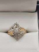 Absolutely gorgeous 14k yellow gold and diamond cluster ring