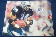 HAND SIGNED BO JACKSON 8X10 WITH COA.