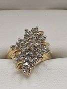 Beatiful 14K yellow gold and diamond cluster ring