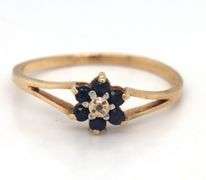 10kt Yellow gold blue sapphire flower style ring