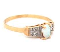 14kt Yellow gold opal ring