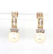 10kt Yellow gold pearl and round brilliant and baguette cut diamond earrings