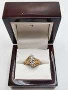 Absolutely gorgeous 14k yellow gold and diamond cluster ring