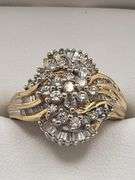 Beatiful 14K yellow gold and diamond cluster ring