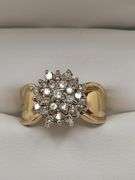Absolutely gorgeous 14k yellow gold and diamond cluster ring