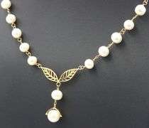 18kt Yellow gold 6.5-7mm fresh water pearl and gold station leaf dangle necklace