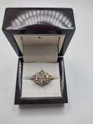 Beatiful 14K yellow gold and diamond cluster ring