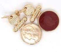 14kt Yellow gold Intaglio dangle earrings