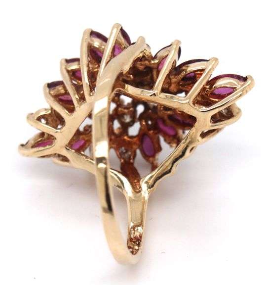14kt Yellow gold 1.40ctw Ruby and diamond cluster ring