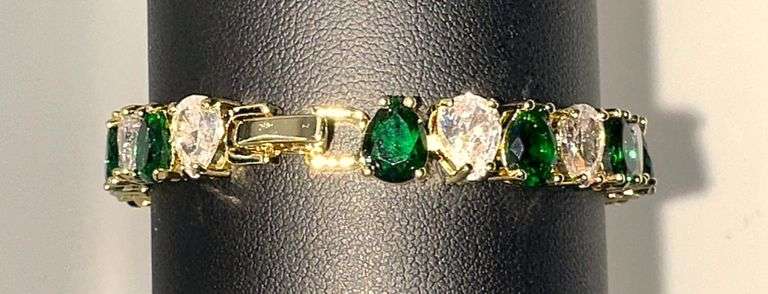 18 Kt White Gold Plated Huge 32.5 Ctw Lab Simulated Diamond and Green Emerald Tennis Bracelet