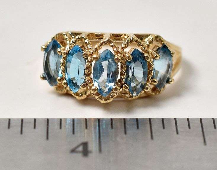 Eye- Catching 10K Yellow Gold Blue Topaz Gemstone Ring