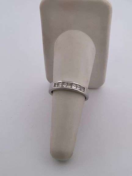 CERTIFIED BRAND NEW 14K WHITE GOLD DIAMOND BAND