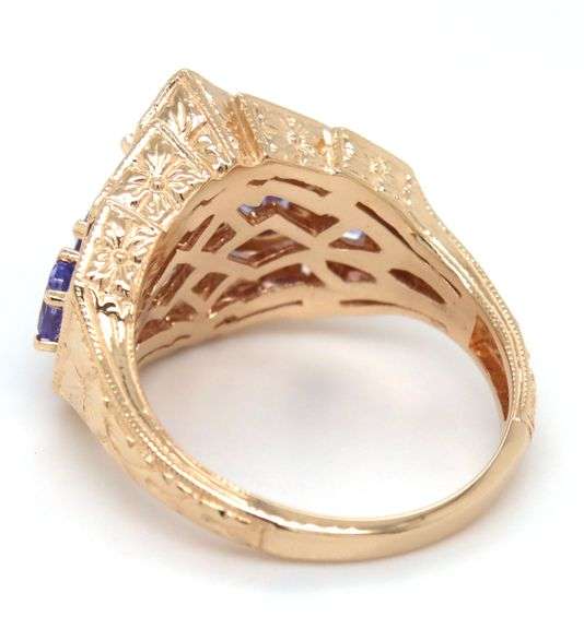 14kt Yellow gold oval Gradueted tanzanite filigre dome ring