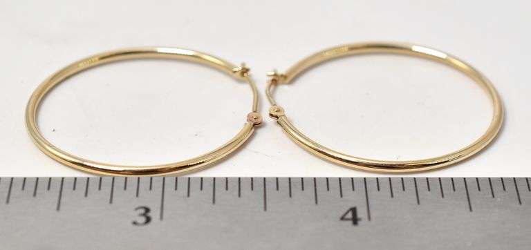 Elegant 14K Yellow Gold Hoop Earrings