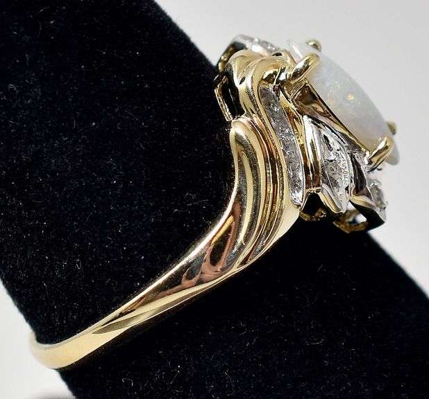 Beautiful 10K Yellow Gold Opal Gemstone and Diamond Ring