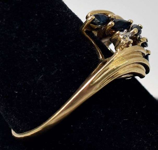 Beautiful 10K Yellow Gold Blue Sapphire Gemstone and Diamond Ring