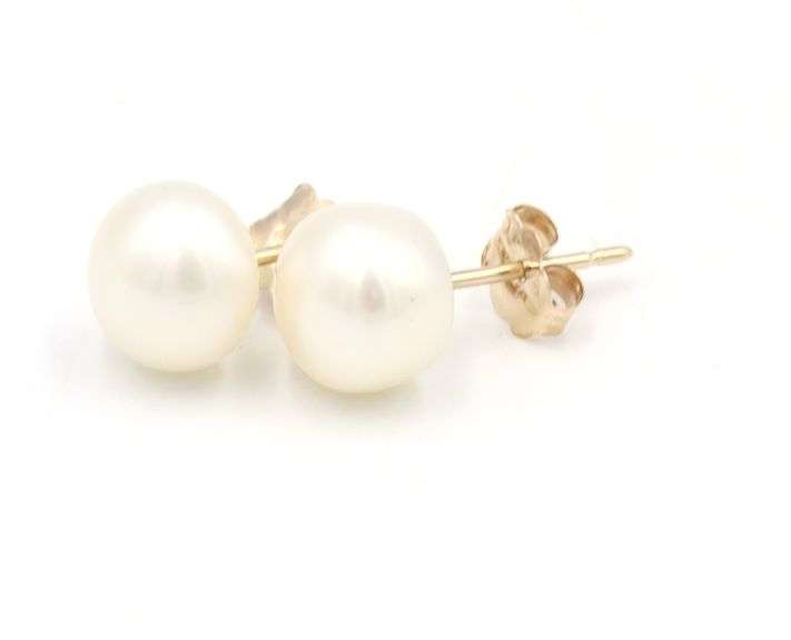 10kt Yellow gold 6.5-7mm Pearl stud earrings