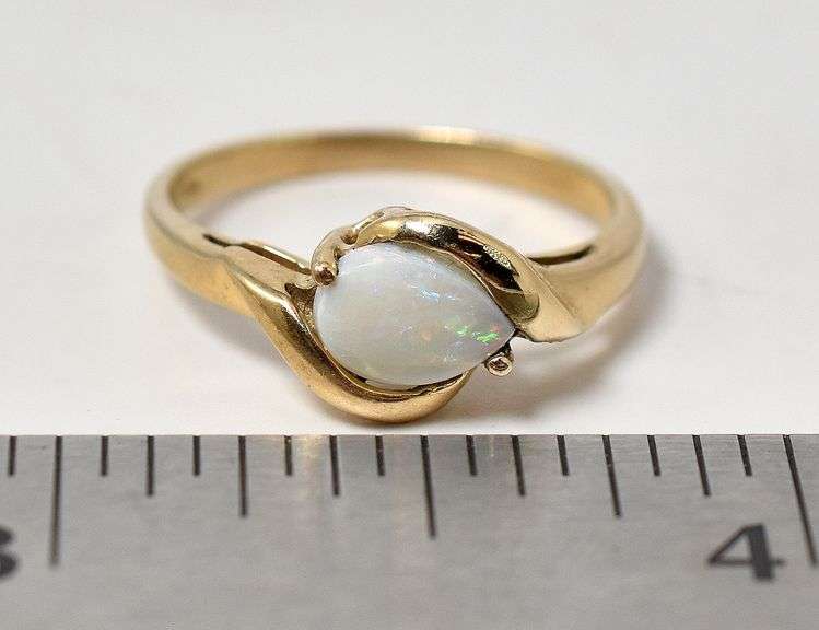 Cute 10K Yellow Gold Opal Gemstone Ring