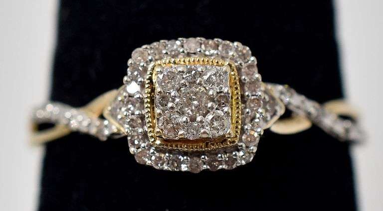Amazing 10K Yellow Gold Diamond Ring