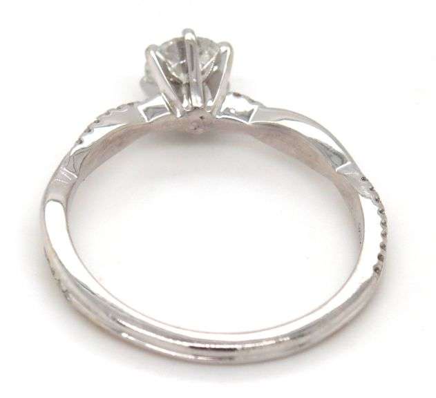 14kt White gold 0.71ct twisted shank setting