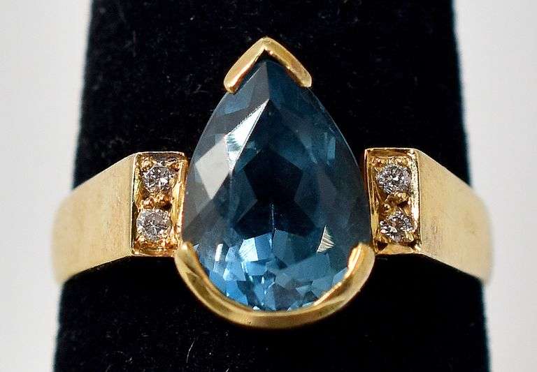 Amazing  18K Yellow Gold Blue London Topaz Gemstone and Diamond Ring