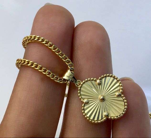 14K Yellow Gold Box Chain with Alhambra Pendant