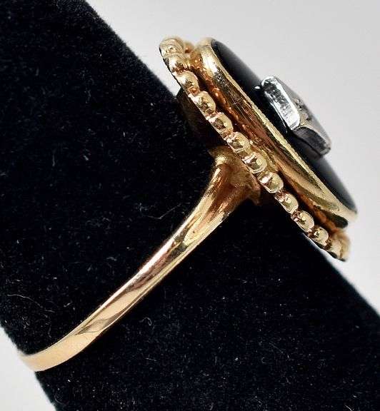 Vintage 10K Yellow Gold Black Onyx Gemstone and Diamond Ring