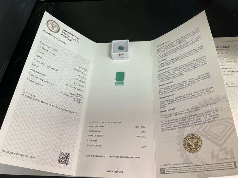 I.G.I CERTIFIED NATURAL GREEN EMERALD 2.27 CARATS