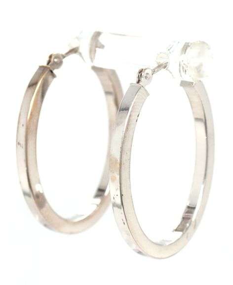 14kt White gold oval hoop earrings