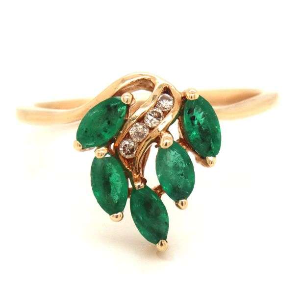 Stylish 14K YG Emerald Cluster Estate Ring
