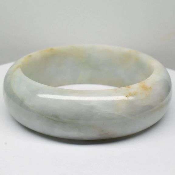 HEAVY! 650.19ct Bermese Jade bangle!