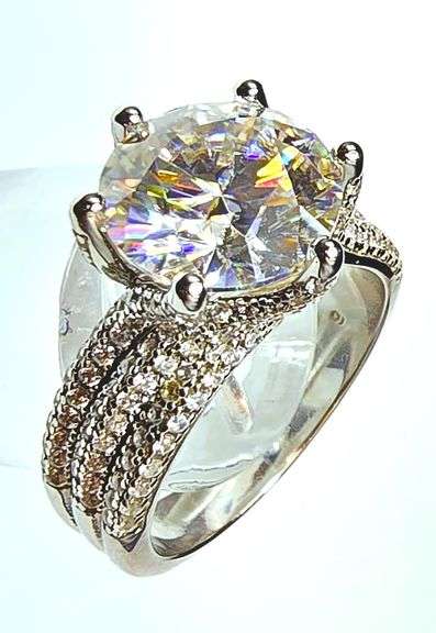 Dazzling 18 Kt Gold Plate Ladies 5 Ct Sparkling White Simulated Lab Diamond Ring