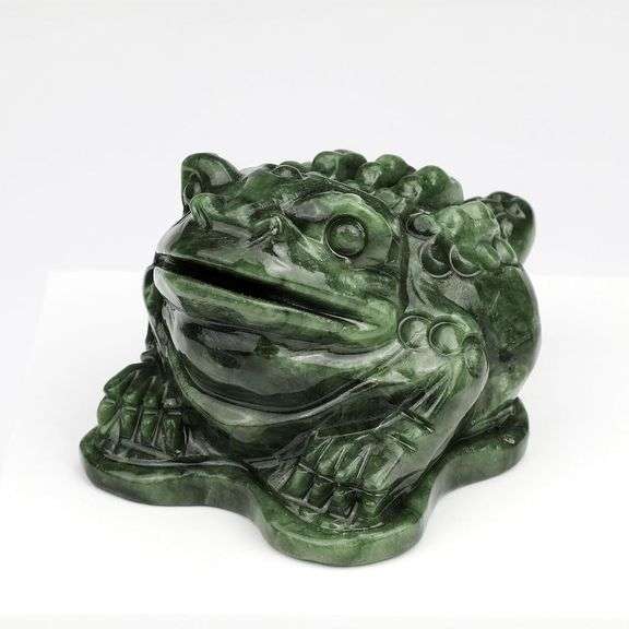 Hand-Carved Jade Money Frog for Wealth and Luck