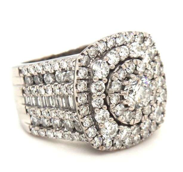 14kt White gold 2.90ctw triple halo diamond cluster ring