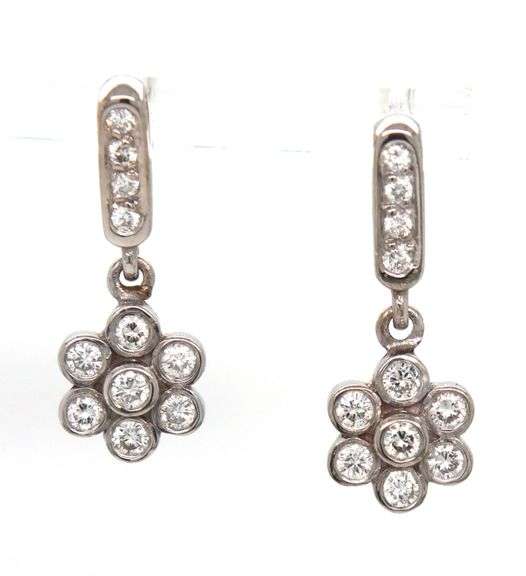 18kt White gold 1ctw diamond flower dangle earrings