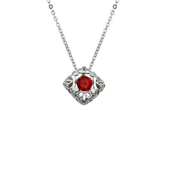 Beautiful Center dancing 'Garnet' sterling silver pendant