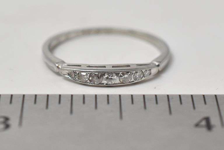 Stunning 18K White Gold Diamond Ring