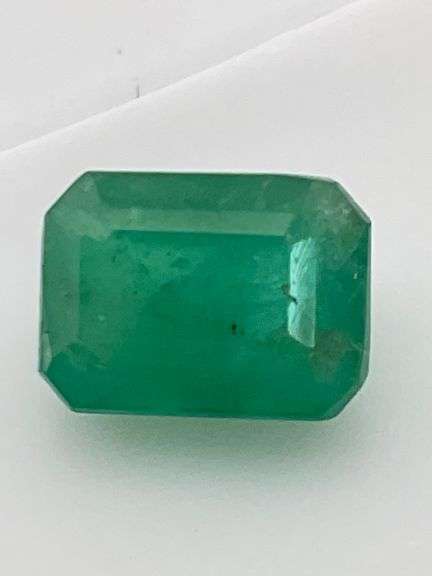 I.G.I CERTIFIED NATURAL GREEN EMERALD 2.27 CARATS