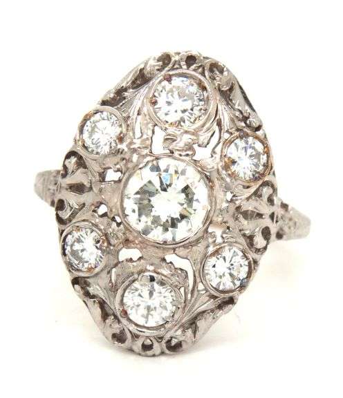 18kt White gold 1.75ctw vintage style diamond ring