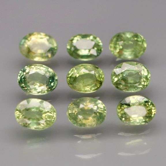 Untreated! Fantastic 2.50ct bright green Sapphire set!
