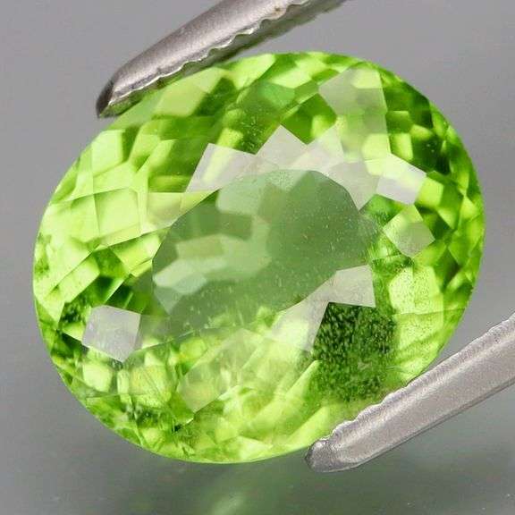 High fire! Top green 2.71ct untreated Peridot!