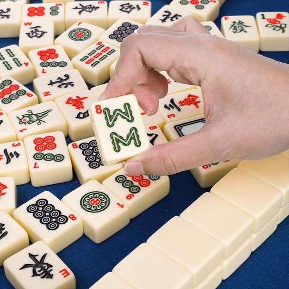 Chinese Mahjong Set 146 Ivory Tiles, Dice & Red Carrying Case