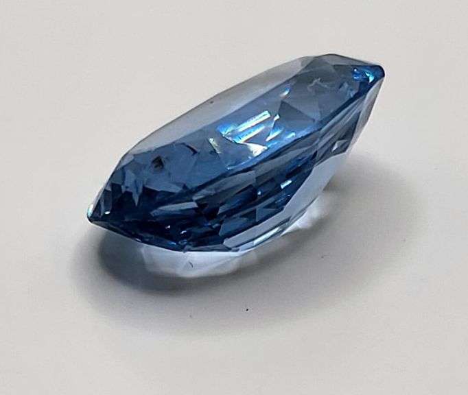 Very large sky blue , very fine quality Topaz - 18.49 ct