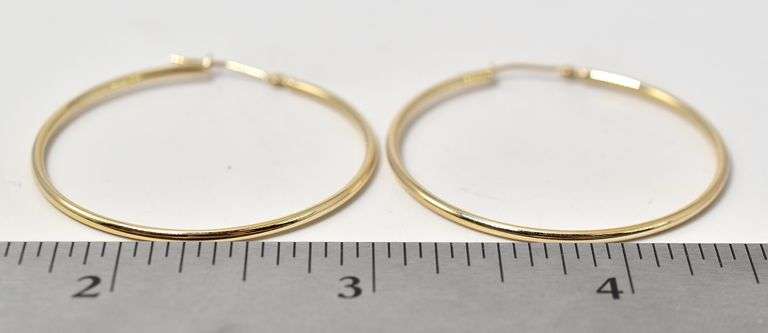 Elegant 14K Yellow Gold Hoop Earrings