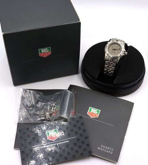 Vintage Tag Heuer quartz 39mm watch